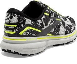 BROOKS Women's Ghost 15 Camo (029 - Black/Ebony/Nightlife) -Saucony Store 053CCE66 0AA7 4075 BA35 943C1DE21D2F